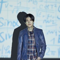 本高克樹「シークレットライフ - Secret Life of Humans」ビジュアル（提供写真）