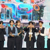 SEVENTEEN弟分・TWS「男性新人賞」受賞「昨日より良い明日を作ろうという思いで」【2024 MAMA AWARDS US】