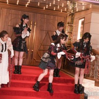 テープカットに登場した高橋みなみ、八木愛月、倉野尾成美、佐藤綺星、小栗有以（C）モデルプレス