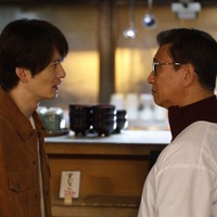 岡田将生、中井貴一「ザ・トラベルナース」第8話（C）テレビ朝日