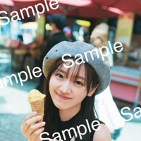 佐々木美玲「陽射しのパレード」封入ポストカード（C）撮影／熊木優（io）