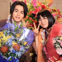 鈴鹿央士、松本穂香（C）フジテレビ