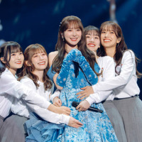 日向坂46、2度目の東京ドームライブはサプライズがてんこ盛り！卒業の加藤史帆はドレス姿で有終の美