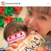 保田圭、夫からの“お土産”に息子と大喜び！笑顔の親子SHOTを公開「パパありがとう」