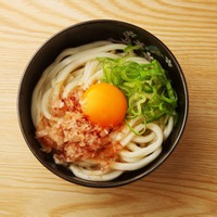 箸でうどんを食べる幼稚園児の息子。見守っていると…→まさかの様子に「愛らしい」