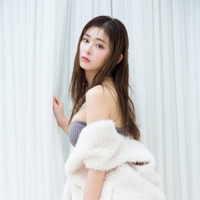 ゆうちゃみ、色白の華奢な美肩がチラリ！すらりと長い手足の“ぞっこんボディ”を惜しみなく披露