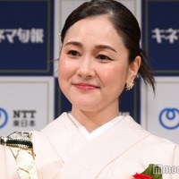 忍足亜希子、ろう者俳優として初受賞の快挙 息子役・吉沢亮を手話で絶賛「感動しました」【 第98回キネマ旬報ベスト・テン】