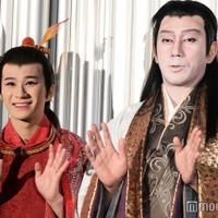 JAPAN THEATER『SEIMEI』初日前会見に出席した嶋崎斗亜、市川團十郎（C）モデルプレス