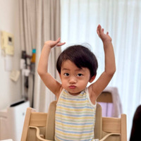 おばたのお兄さん「どんどん僕に似てきている」1歳息子の近影SHOTに反響「パパそっくり」「凄く可愛い」