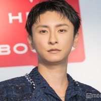 フォトエッセイ「人生そんなもん」発売記念会見を開催した與真司郎（C）モデルプレス