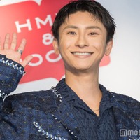 フォトエッセイ「人生そんなもん」発売記念会見を開催した與真司郎（C）モデルプレス