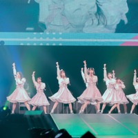 May J.・高嶺のなでしこらが一夜限りのパフォーマンス ファンサで会場沸かす【LANDCONライブレポ】