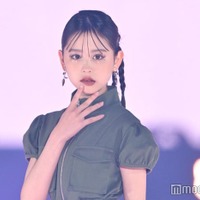 カジサック長女・梶原叶渚、跳ね上げライン×ストーンメイクが大人っぽい【GirlsAward 2025SS】