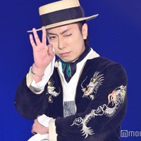 河合郁人、サプライズで「ガルアワ」初登場 個性派ルック着こなしウィンク披露 【GirlsAward 2025SS】