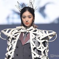 みちょぱ、香川で初開催「TGC」でトップバッター 個性派レザーガウン着こなす【TGC香川2025】