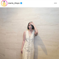飯豊まりえ、胸元ざっくりのワンピコーデにファンうっとり「超絶美しい」「色気が最強」