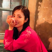 上戸彩、15年ぶり写真集決定 寝起き・ピュアな表情…俳優デビュー25周年で多彩な魅力放つ【Midday Reverie】