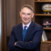 Tony Darby 校長