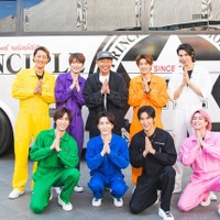 （後列左から）岩本照、深澤辰哉、木梨憲武、向井康二、ラウール（前列左から）阿部亮平、渡辺翔太、目黒蓮、佐久間大介（C）TBS