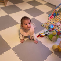 山本圭壱、新しく床を張り詰めた自宅リビングでの愛娘SHOTに「どんどんかわいくなってますね」の声