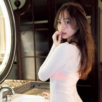 加藤栞、抜群スタイル際立つビキニ姿 ベトナムで撮影