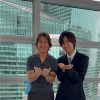 Snow Man阿部亮平、トム・クルーズに“全編英語”で独占インタビュー 決死のアクション続けられる秘訣とは
