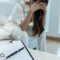 「暴行と誘拐の罪で妻を逮捕してほしい」モラハラ夫が警察で虚偽のストーリーをでっち上げるために取った仰天行動とは