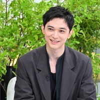 吉沢亮、大親友がサプライズ登場＆“衝撃の恋愛事情”明らかに「ひと目惚れしちゃって…」