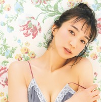 芹那、白肌輝くランジェリー姿 抜群スタイル披露