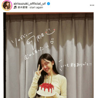 鈴木愛理、ソロデビュー7周年を報告！サプライズ祝福に思わず涙「人生三本指に入るくらいの号泣」