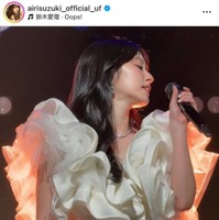 「神々しい」鈴木愛理、シースルー衣装を着こなすステージSHOTに絶賛の声「スタイル良すぎ」