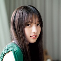 乃木坂46、6期生・海邉朱莉「週マガ」登場 圧倒的透明感放つ