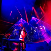 SixTONES京本大我、夢のZepp公演 斬新演出・ドラム演奏…一体感溢れるステージで魅了「皆ファミリーですから」【「BLUE OF LIBERTY」ライブレポ／コメント】