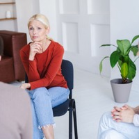 【更年期×親の介護】出勤前に認知症の父が「便漏れ」。壮絶な介護生活に加えて、自身も不調で心は限界。そんな私を救ってくれたのは