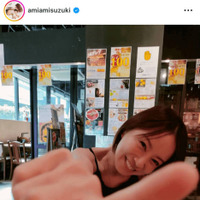 鈴木亜美、友人が撮影した自然体な笑顔SHOTに「めっちゃ可愛い」「楽しそうですね」の声