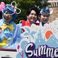 ミセス、ディズニーにサプライズ降臨 ミッキー＆ミニーとオープンカーでパレード