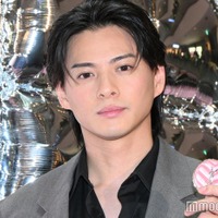Number_i平野紫耀、セクシーなチークメイク姿で表参道ヒルズ登場 笑顔でファンサービスも【会見レポ】