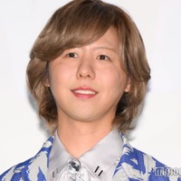 ミセス藤澤涼架、ディズニーパレード衣装姿の全身ショット公開「さすがの着こなし」「細部までデザイン凝ってて素敵」の声
