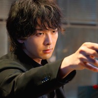 「DOPE」初回、中村倫也・井浦新ら“異能力演出”に視聴者興奮 謎の組織に注目集まる