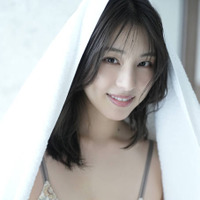 相楽伊織、美ボディ際立つ肌見せSHOT披露！“オトナのアメリカン”をテーマに色っぽい魅力が光る