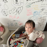 山本圭壱、愛娘がおもちゃを選ぶ姿にメロメロ！ファンもほっこり「可愛い」「癒されます」