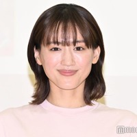 綾瀬はるか、青髪エクステ姿のオフショットにファン衝撃「別人級」「誰か分からなかった」