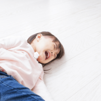 庭で遊んでいた4歳の孫　転んで泣き出した瞬間⇒祖父母の”優しい対応”に「また来る！」