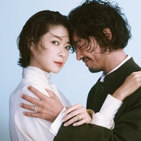 上野樹里＆和田唱／Photos：Kinya Ota Hair：Shotaro Makeup：Sada Ito Nail：Kiho Watanabe／Styling（Sho Wada）：Soichiro Kobayashi　Set Design：Takashi Imayoshi／Managing Editor：Michie Mito　Fashion Editor：Aika Kiyohara
