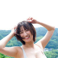 “グラビア界最強ボディ”榎原依那、たわわな美バスト＆圧巻のプロポーションを大胆見せ