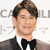 川崎麻世、21歳下美人妻とのランチデート報告「ラブラブで素敵」「奥さんスタイルいい」の声