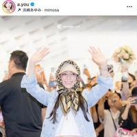 「熱狂スゴイ」浜崎あゆみ、台北へ！ファンに囲まれた笑顔SHOTに反響「幸せそう」「本当に可愛い」