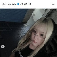 「月曜から夜ふかし」多田さん、変形ジーンズから素肌全開「見たことない服」「着こなせるのすごい」の声