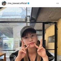 川栄李奈、ハイトーンロングヘアでのダブルピースSHOTに「新鮮」「めっちゃ似合ってます」の声