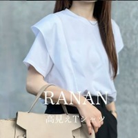 ひとクセ白Tシャツで差をつける！肩まわり華やぐモノトーンバランス【40代の毎日コーデ】